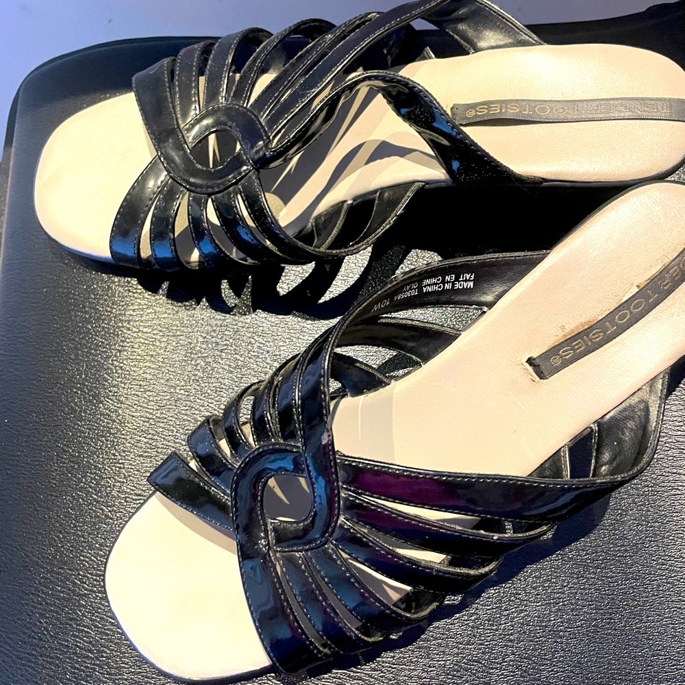 🌷🌷Two /,$20.00🌷🌷Black patent Slip on Sandals in Size 10W by Andrew Geller. - Picture 1 of 7